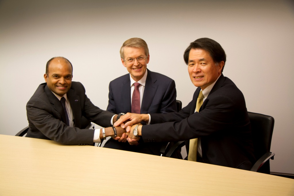 (L-R) Raj Nair, Group Vice President, Global Product Development, Ford Motor Company, Prof. Thomas Weber, Member of the Board of Management of Daimler AG, Group Research & Mercedes-Benz Cars Development and Mitsuhiko Yamashita, Member of the Board of Directors and Executive Vice President of Nissan Motor Co., Ltd., supervising Research and Development. (Image: Daimler AG)